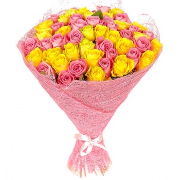 Букет из розовых и желтых роз "Причуда"