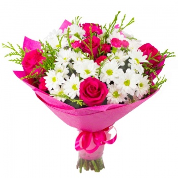 Букет сборный из роз и хризантем "Скромница"
