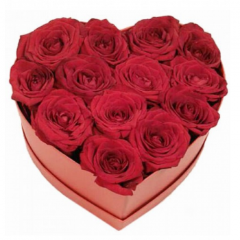 Сердце из 13 красных роз в коробке