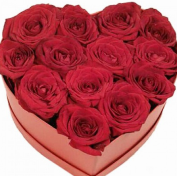 Сердце из 13 красных роз в коробке